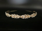braut-haarreif-gold-mit-eleganter-kristallverzierung