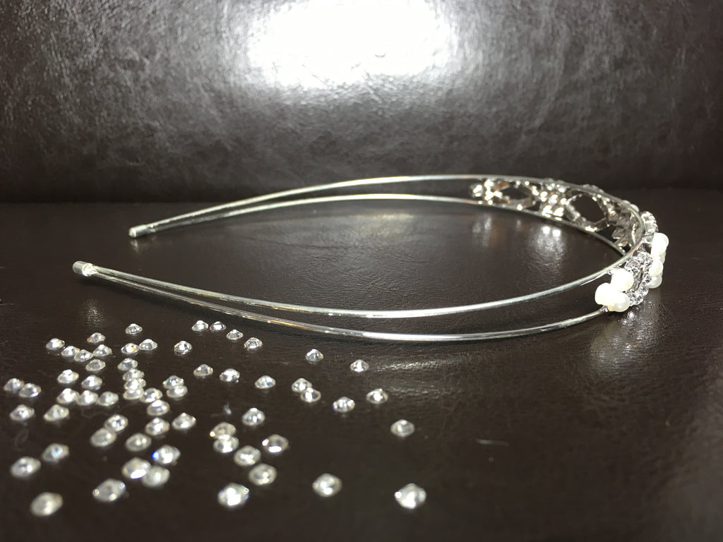 braut-haarreif-mit-perlen-und-strass-seitenansicht-hochzeit-diadem-silber-blumenverzierung