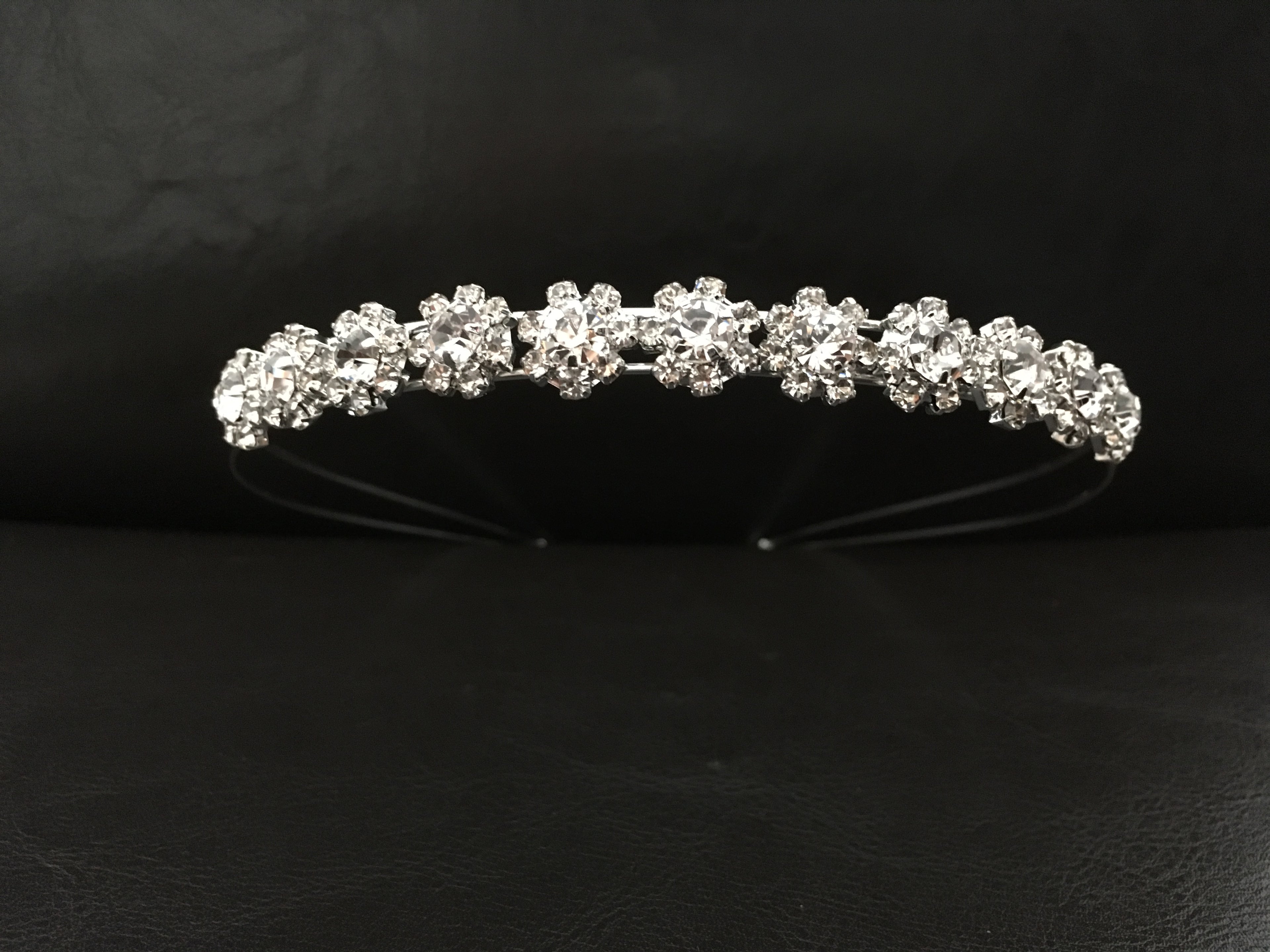 braut-haarreif-silber-kristallreihen-eleganter-haarschmuck-hochzeit-ondego