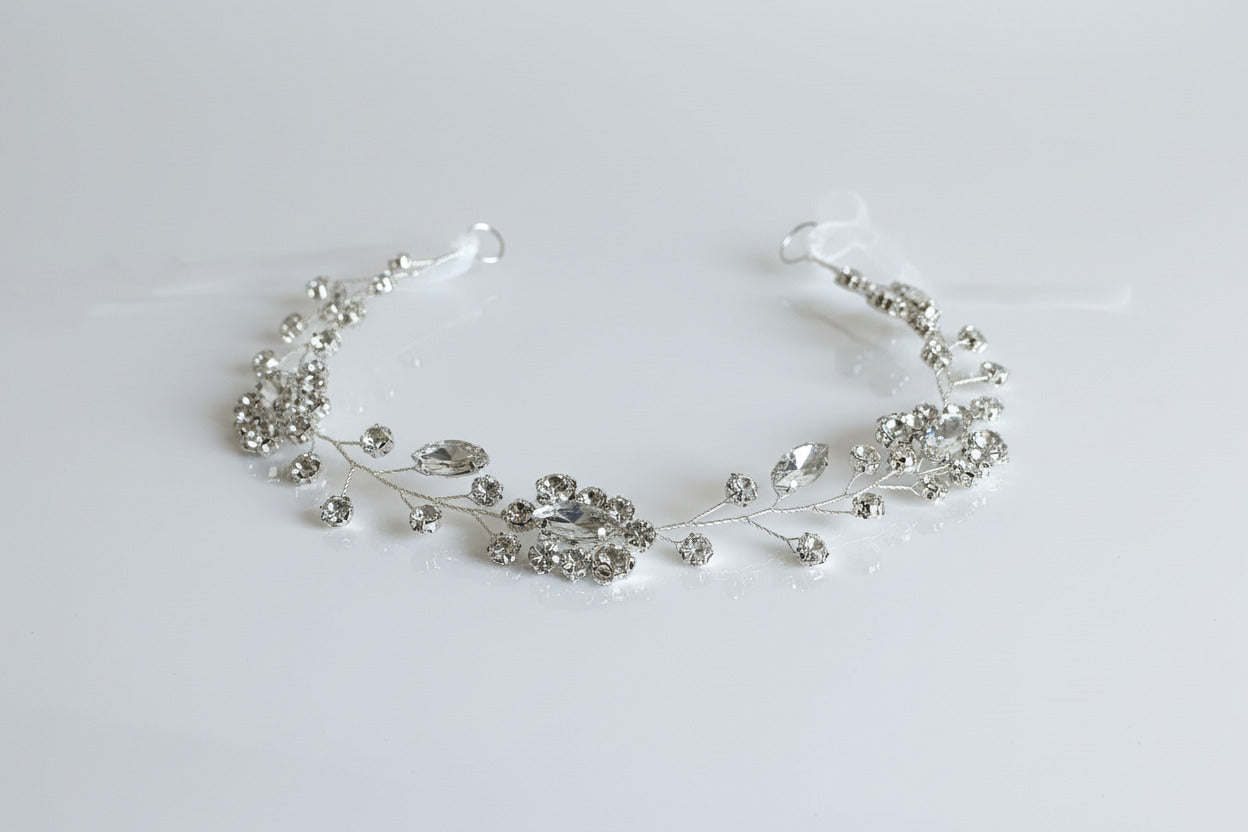 braut-haarschmuck-silber-filigran-mit-funkelnden-kristallen