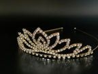 braut-haarschmuck-tiara-goldenes-strass-diadem-lotus-design-hochzeit