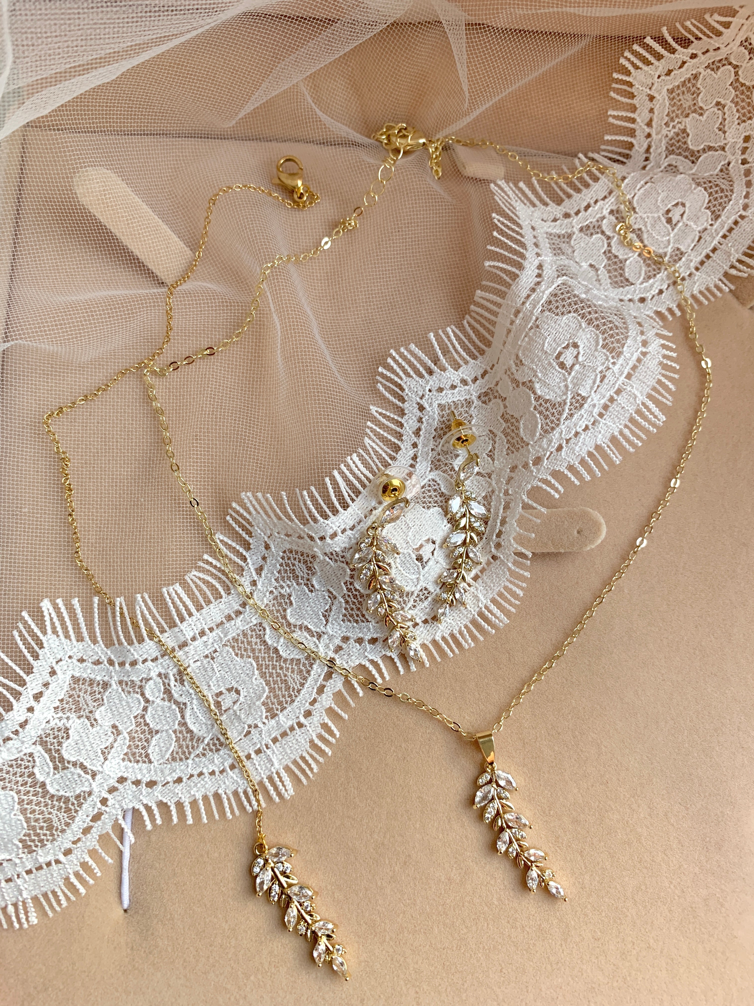 braut-schmuckset-gold-blätter-mit-zirkonia-elegant