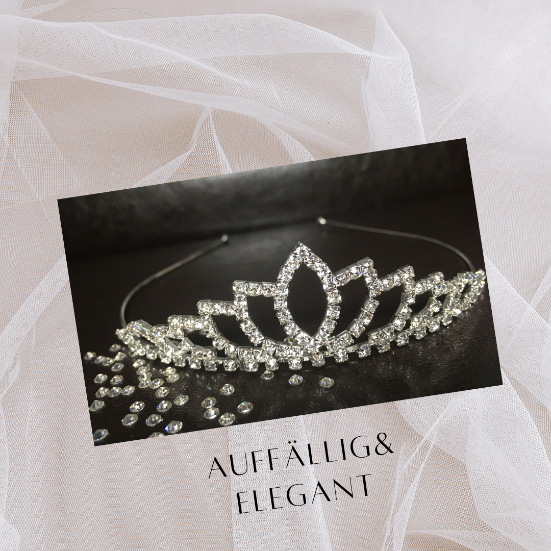 braut-tiare-silber-strass-mit-tuell-hintergrund-auffaellig-und-elegant-hochzeit-haarschmuck-funkelndes-diadem