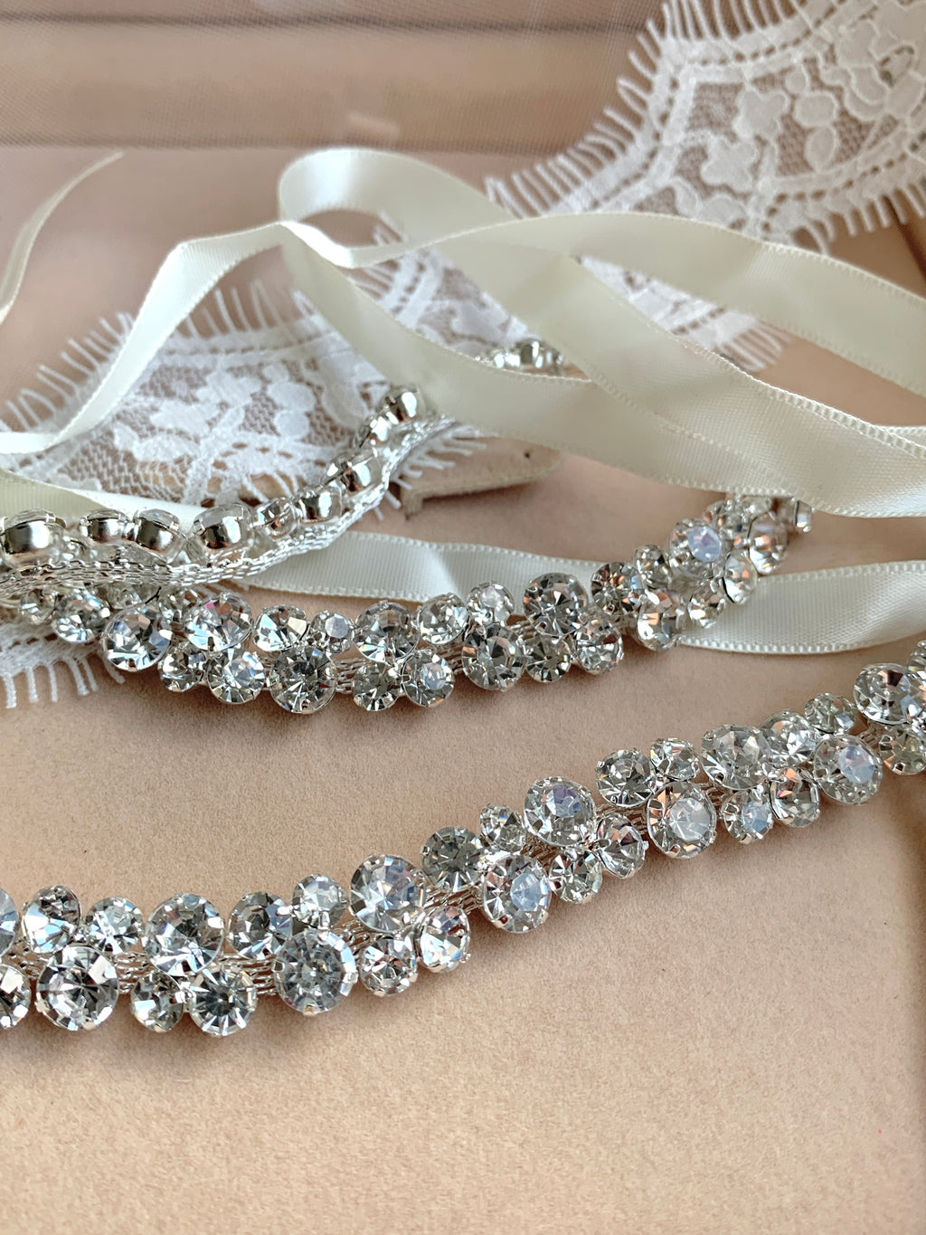 brautkleid-guertel-mit-kristallen-fuer-romantische-hochzeit