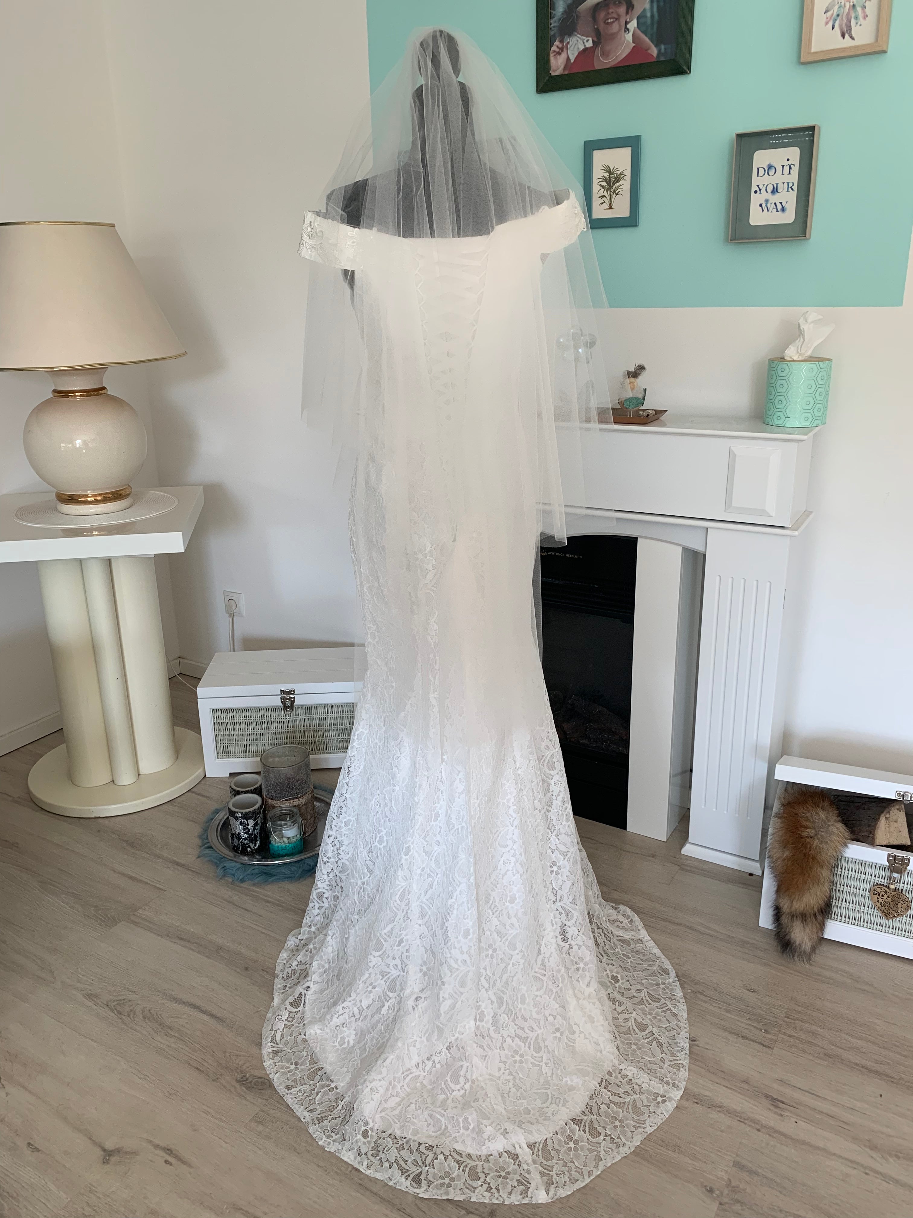 brautkleid-mit-schleier-rueckenansicht