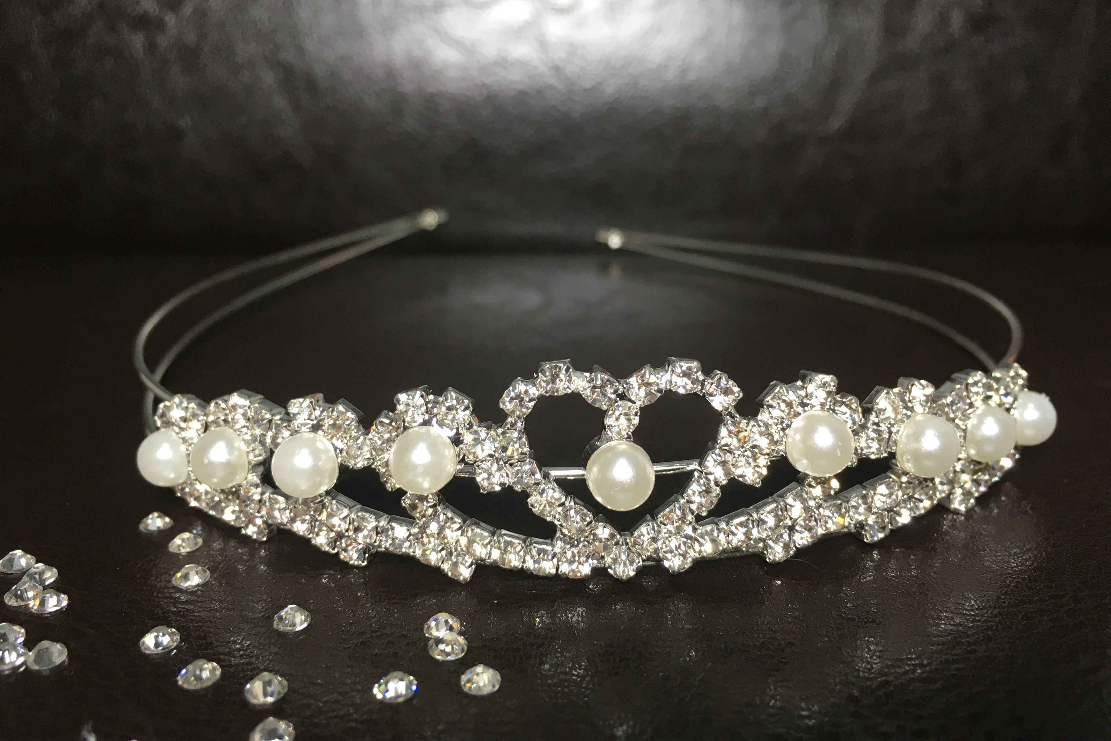 brautkrone-mit-herz-perlen-und-strass-elegantes-hochzeits-diadem-silber