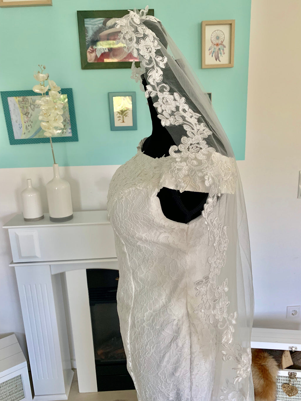 brautschleier-bodenlang-weiss-feine-spitze-rueckenansicht