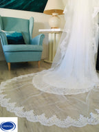 brautschleier-bodenlang-weiss-tuellscheleier-mit-spitze