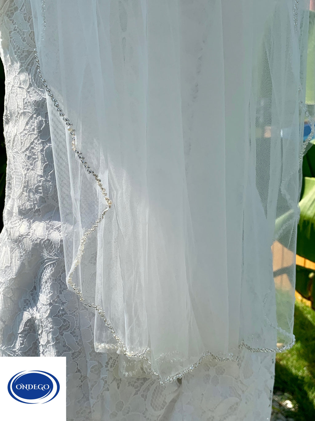 brautschleier-kurz-ivory-mit-perlenrand-zuckerrand-design