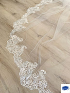 brautschleier-lang-weiss-elegant-seitenansicht-feiner-tuellscheleier