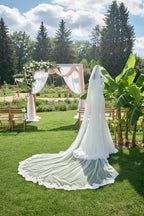 brautschleier-lang-weiss-handgearbeitete-spitze-seitliche-ansicht