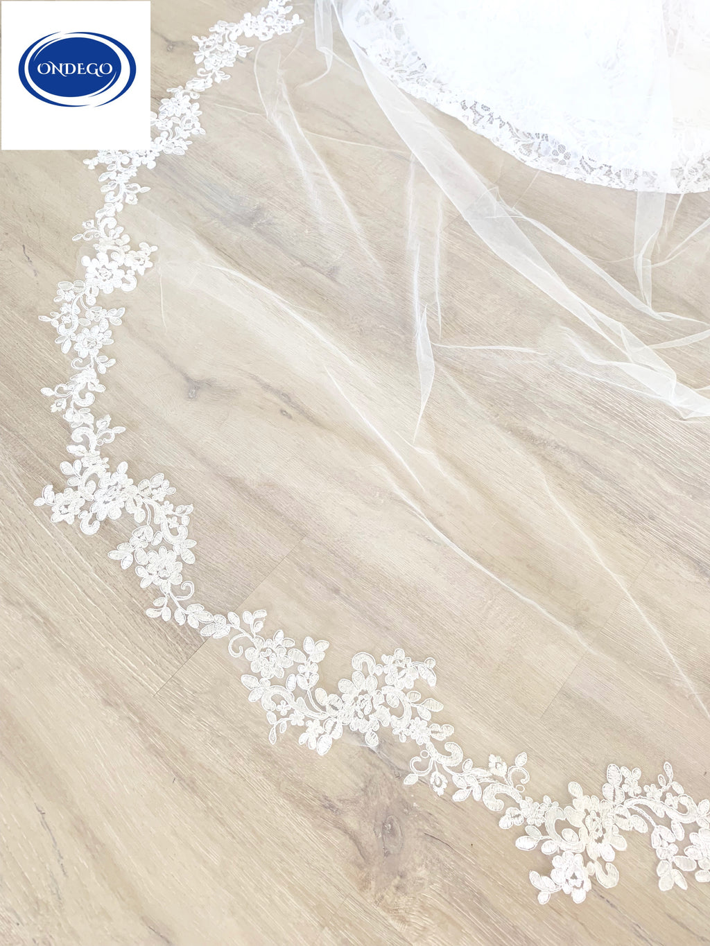 brautschleier-lang-weiss-luxus-tuellscheleier-mit-spitze