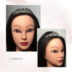 diadem-silber-strass-braut-tiara-auf-puppen-kopf-frontalansicht-hochzeitsschmuck