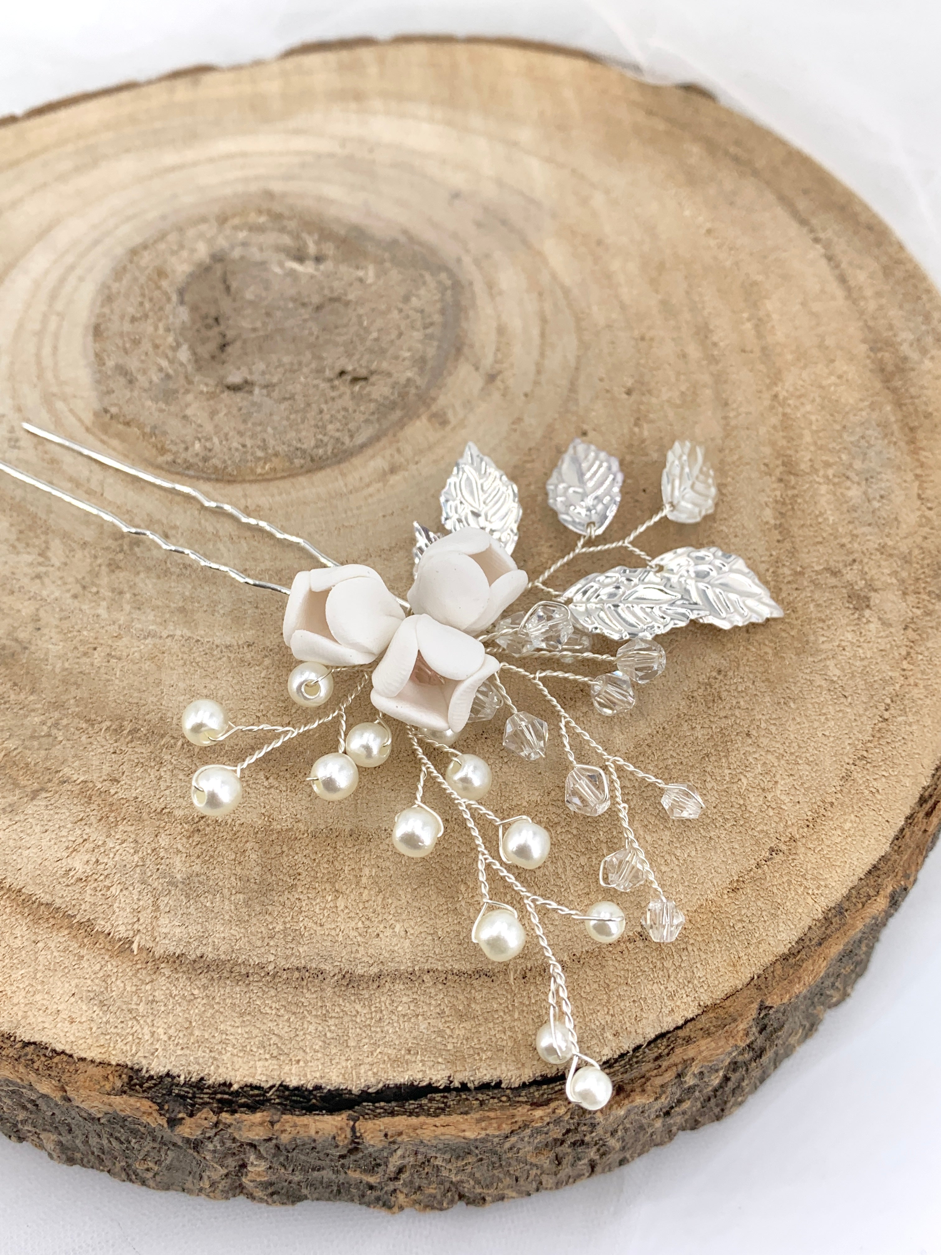 elegante-braut-haarnadel-mit-silberzweigen-und-perlen