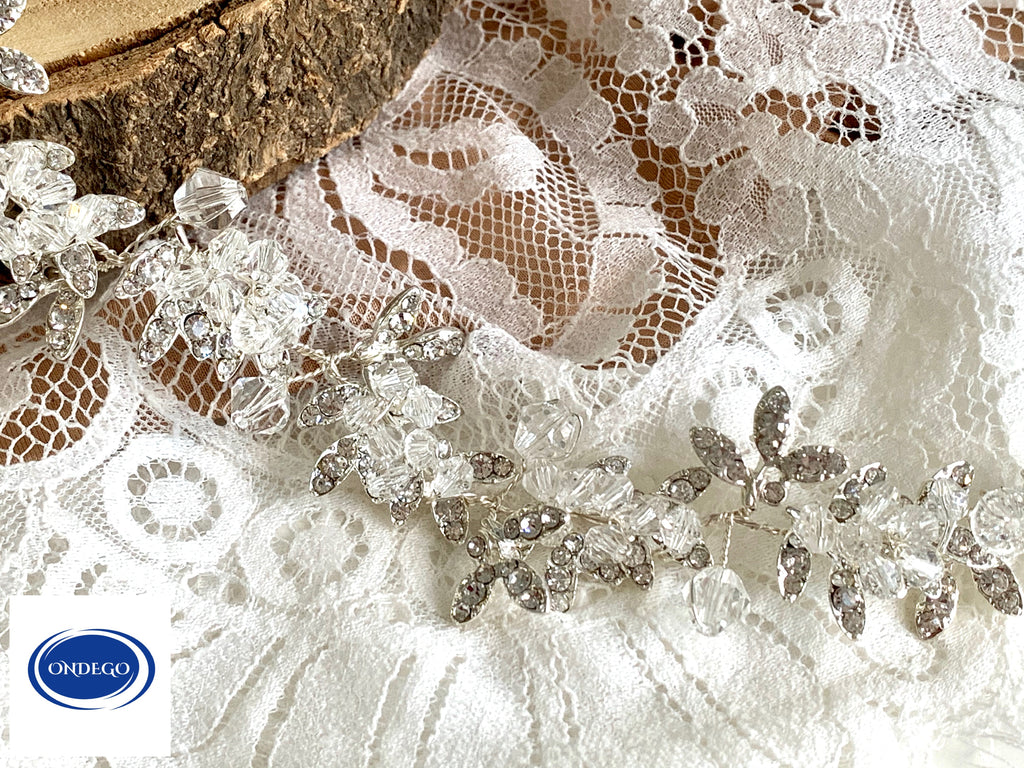 eleganter-braut-haarschmuck-silber-mit-kristallblueten-fuer-hochzeit