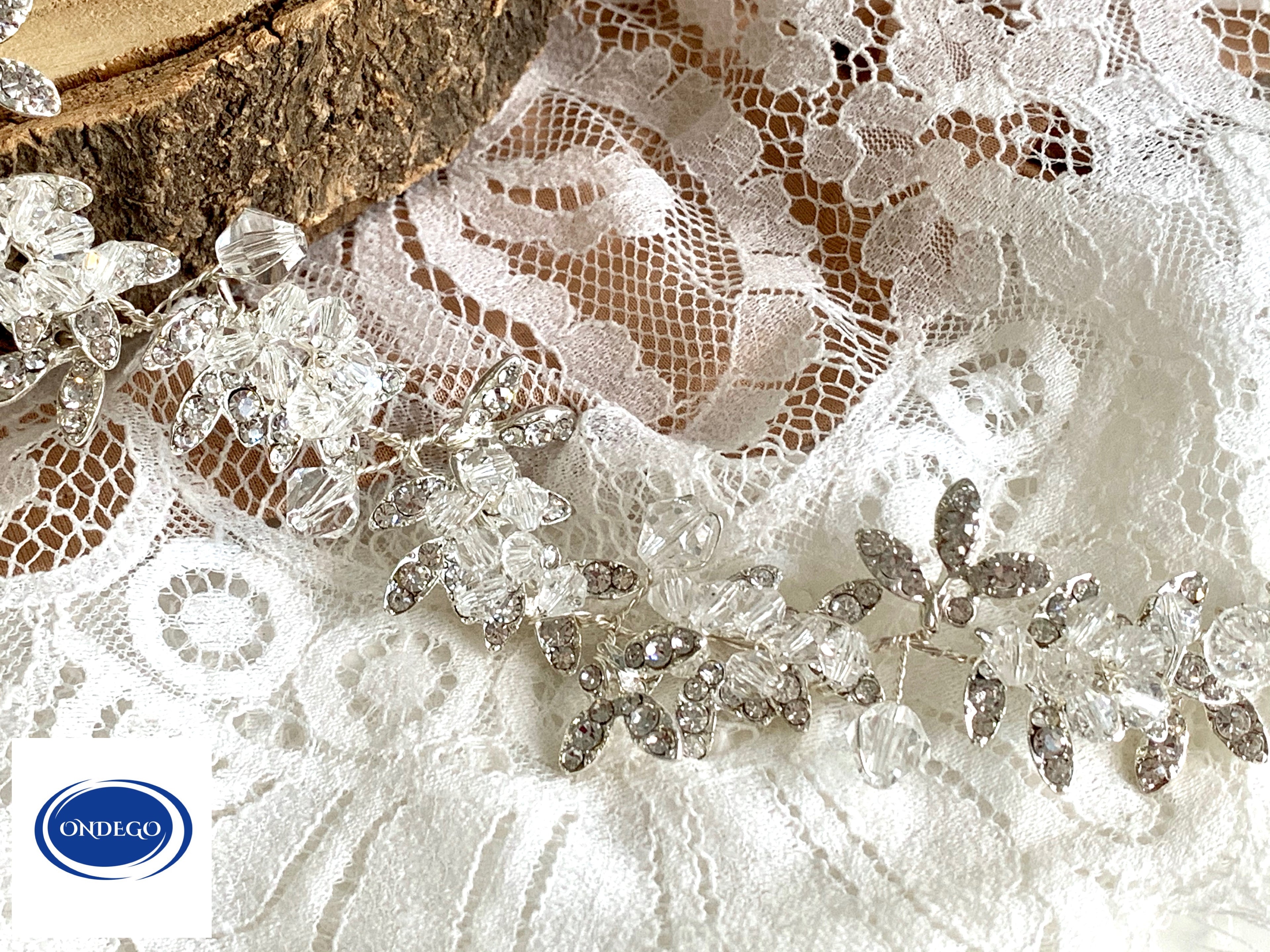 eleganter-braut-haarschmuck-silber-mit-kristallblueten-fuer-hochzeit