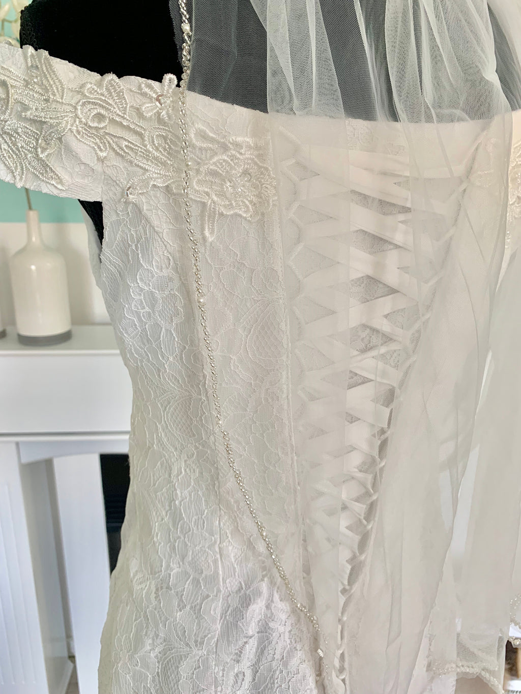 eleganter-brautschleier-ivory-1-lagig-feintuell-perlenkante