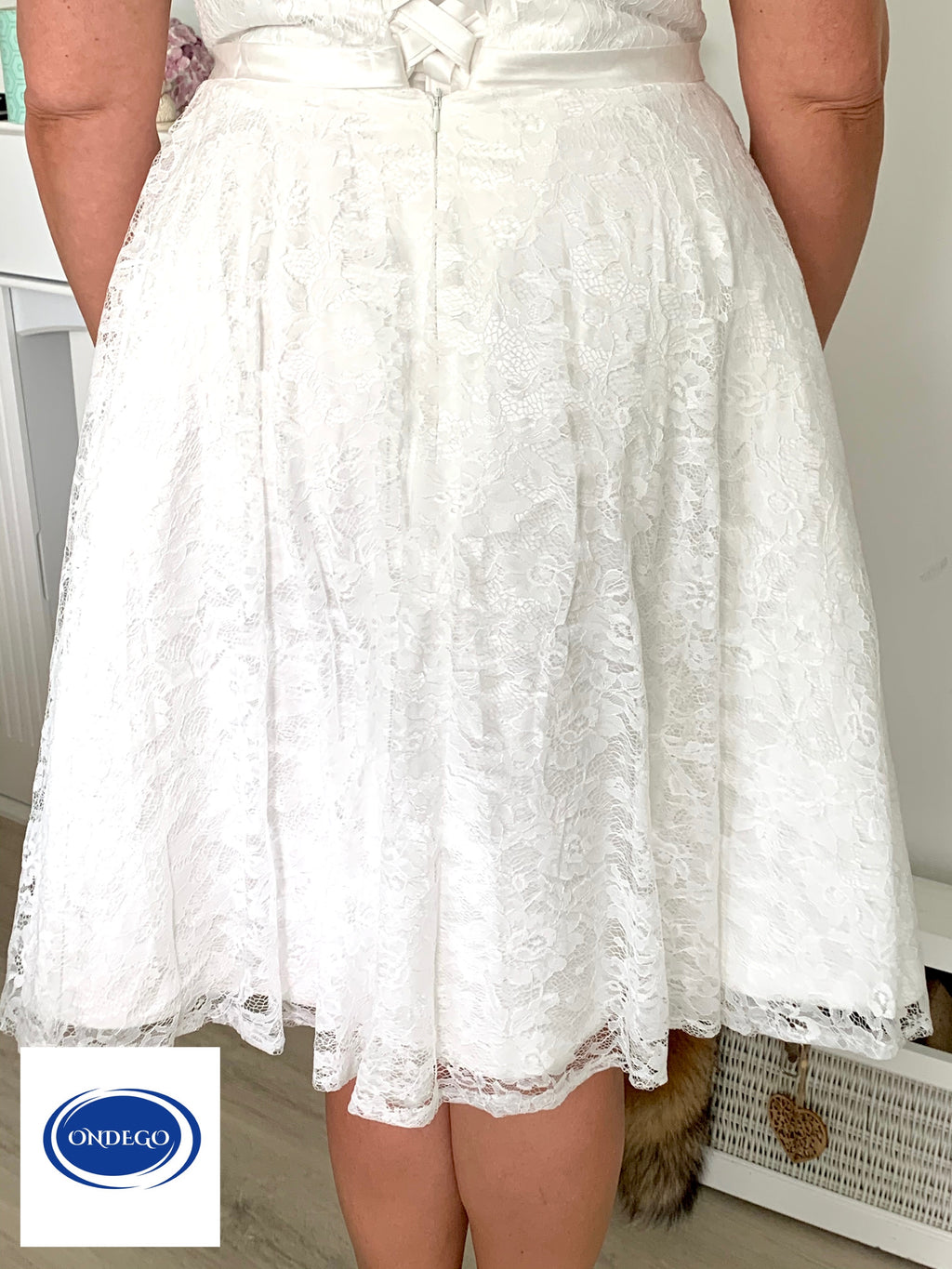 elegantes-brautkleid-fuer-reife-braut-seite