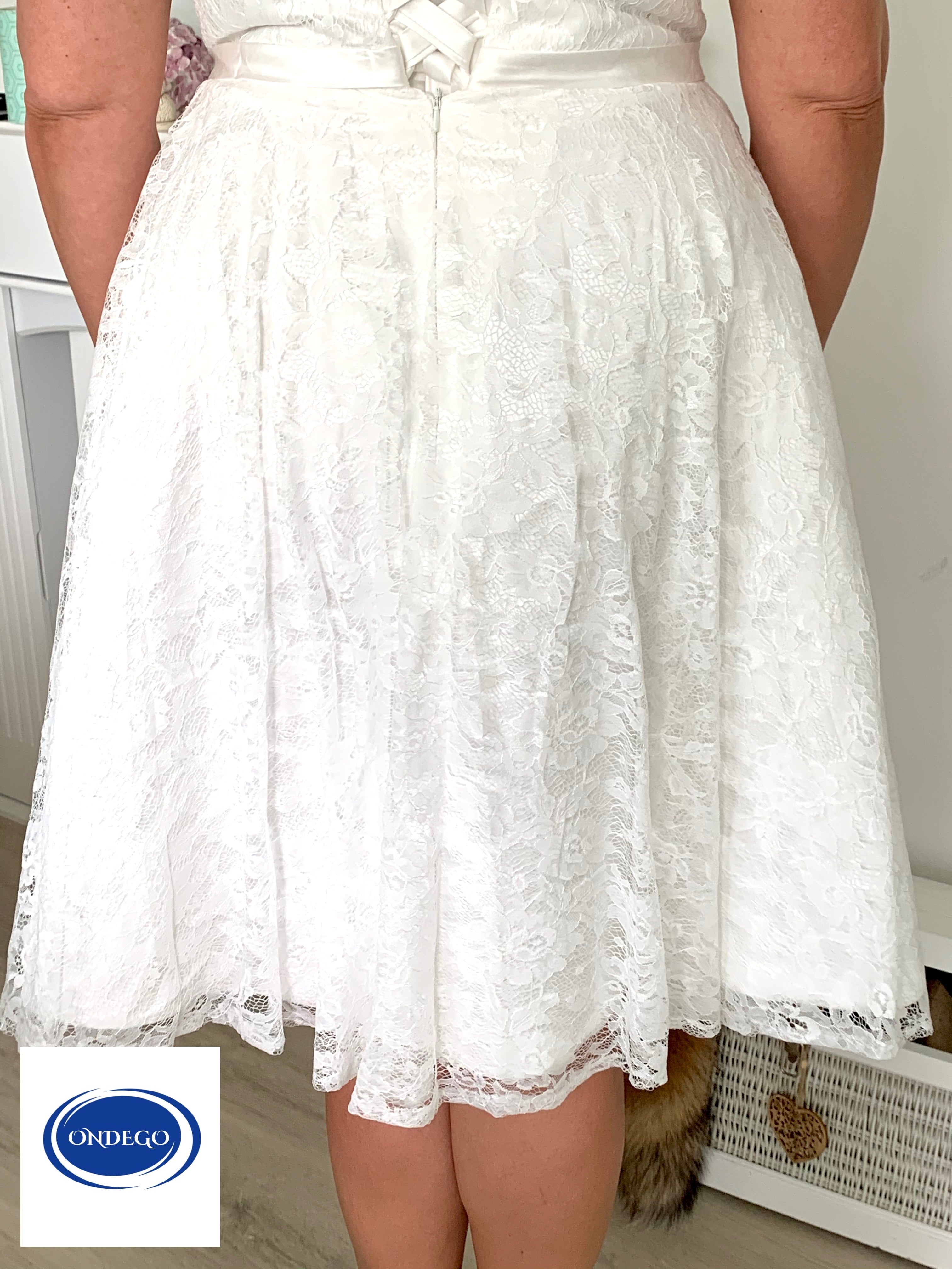 elegantes-brautkleid-fuer-reife-braut-seite