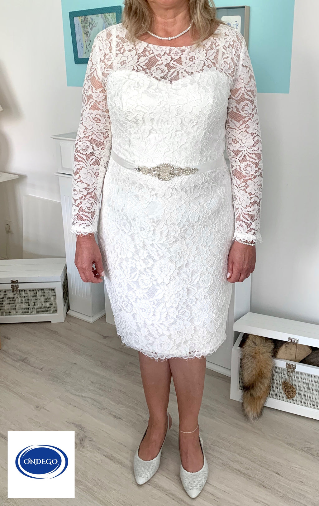 elegantes-brautkleid-mit-spitze-front-detail