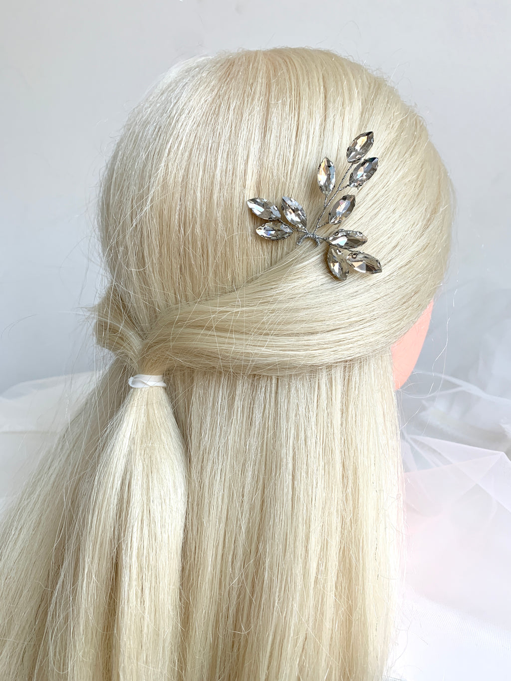 filigrane-silber-haarnadel-fuer-braut-hochzeit