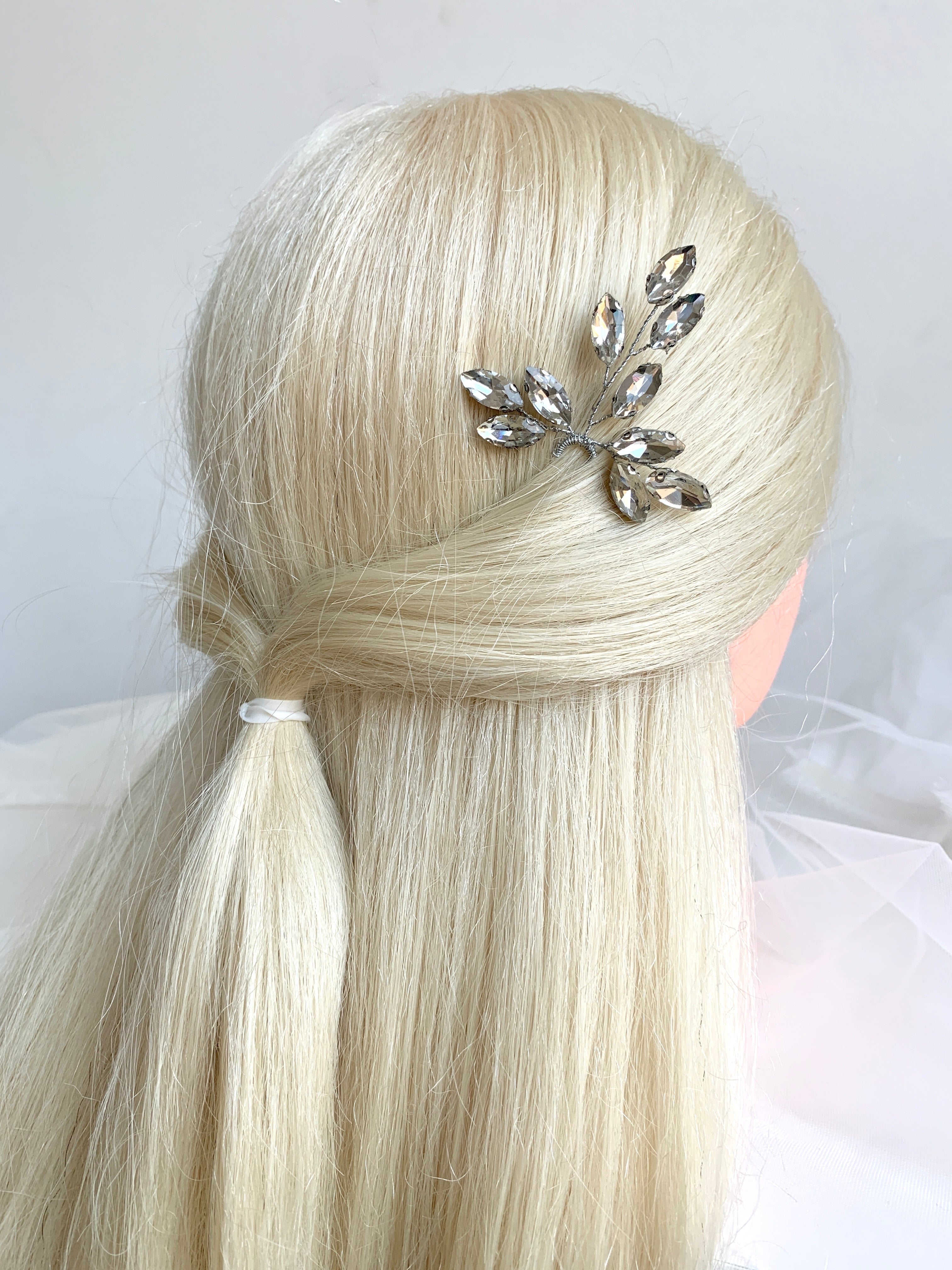 filigrane-silber-haarnadel-fuer-braut-hochzeit