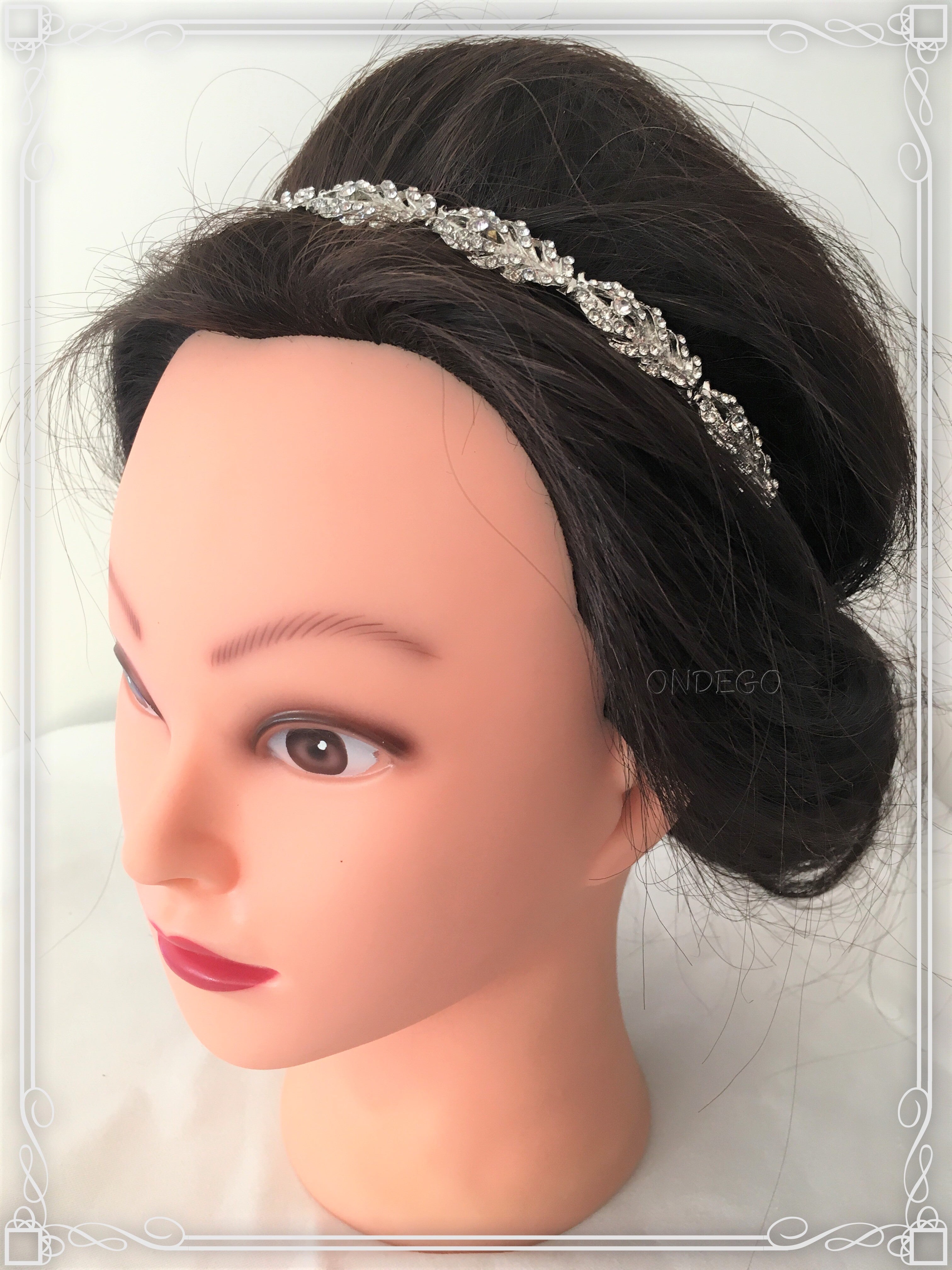 filigranes-hochzeits-stirnband-mit-steinchen-und-blattmuster