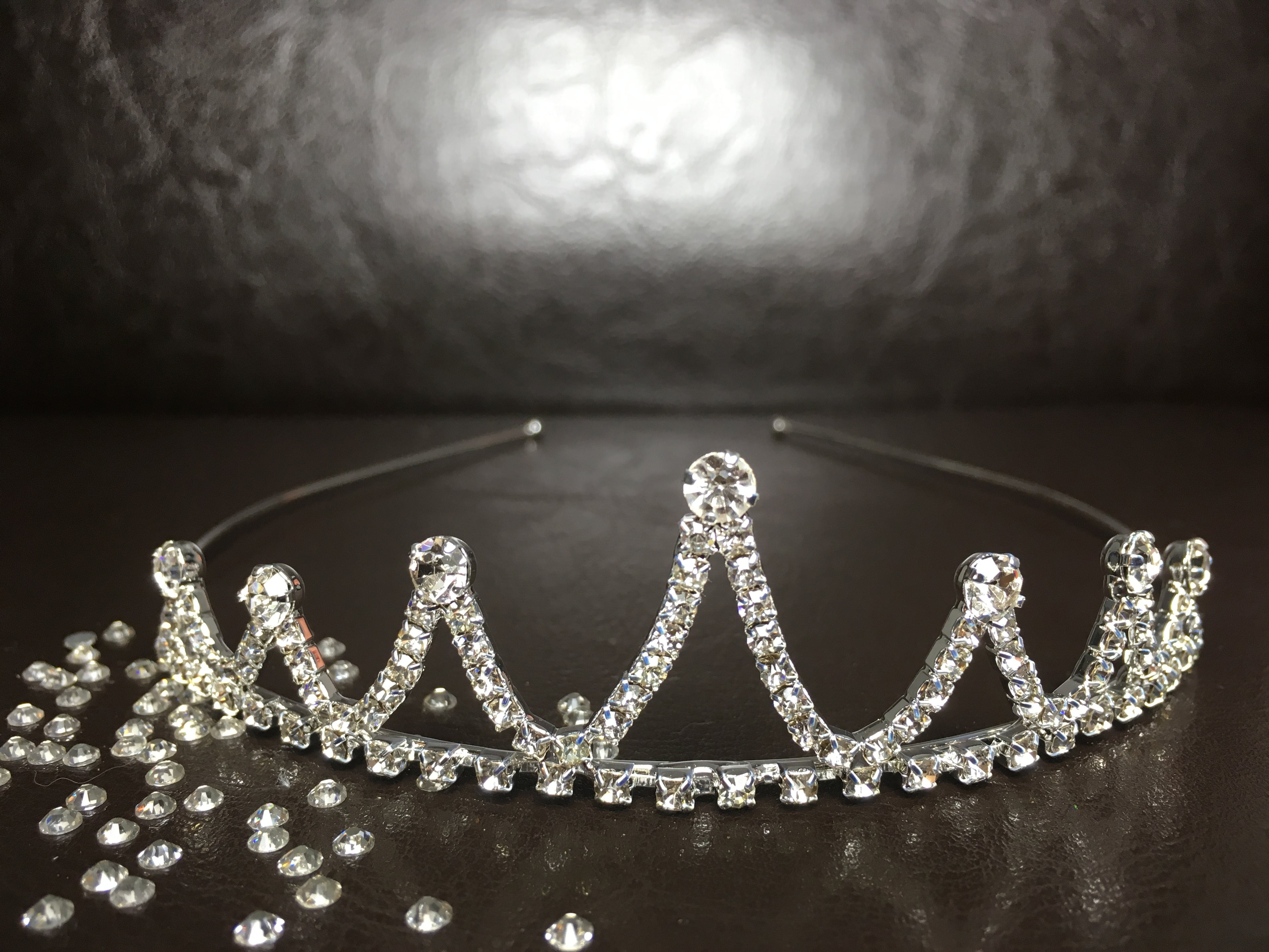 funkelndes-silber-diadem-mit-klaren-steinen-für-hochzeit-geburtstag-abiball