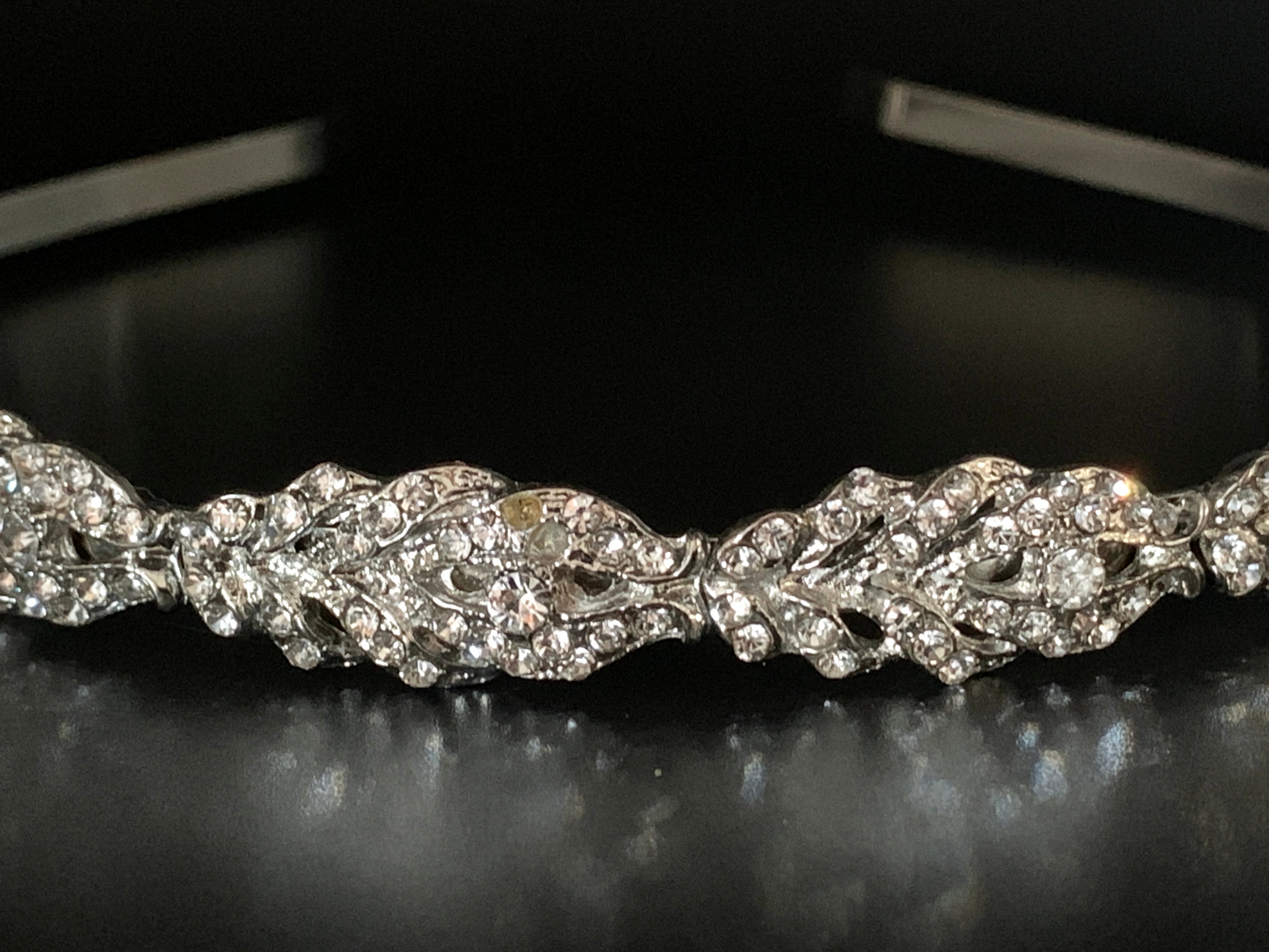 funkenlndes-damen-diadem-mit-blätterform-und-rhinestones