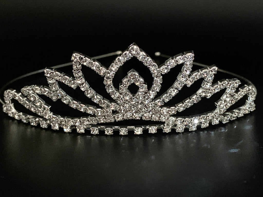 glitzerndes-lotus-diadem-für-braut-haarschmuck-mit-klaren-kristallen