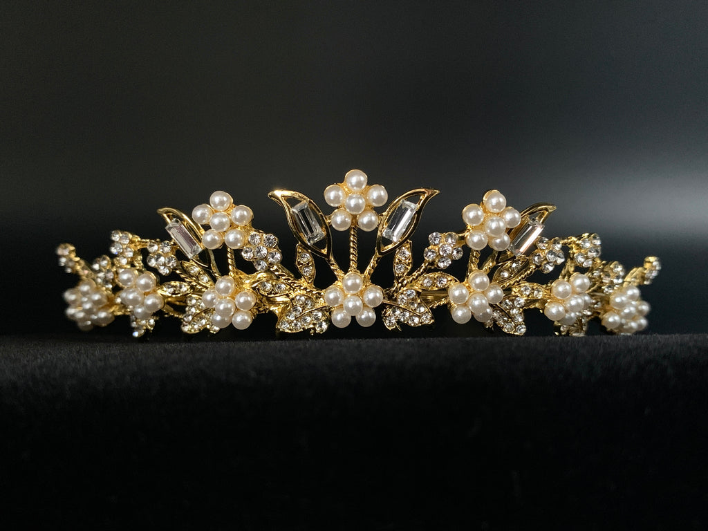 gold-diadema-mit-perlen-und-strass-elegantes-brautkroenchen-frontansicht