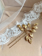 goldene-haarnadel-blatt-frisur