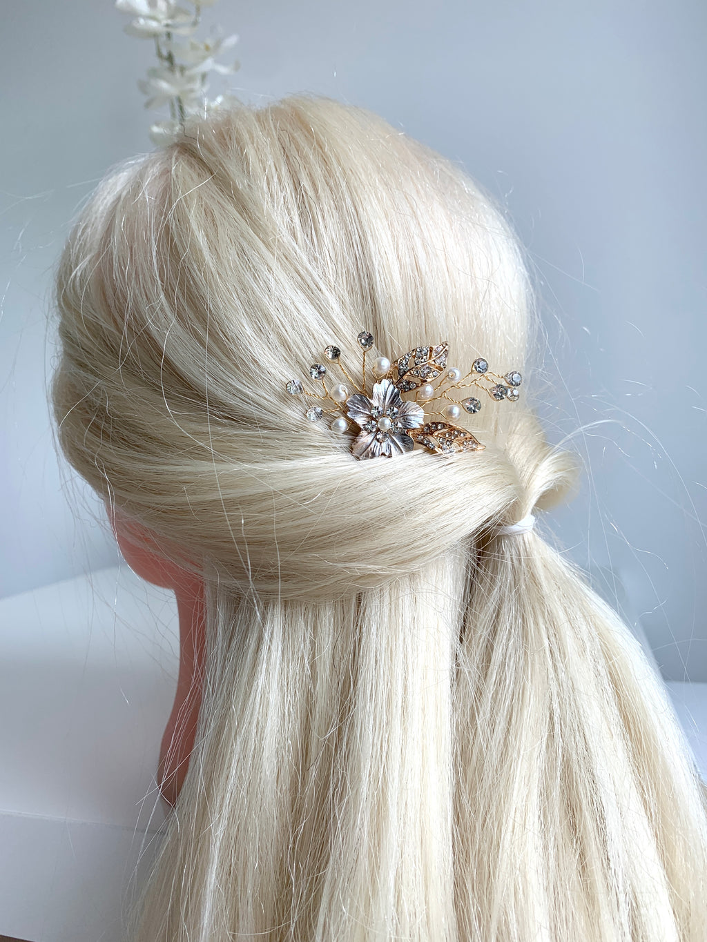 goldenes-brautaccessoire-haarpin-mit-blattdesign