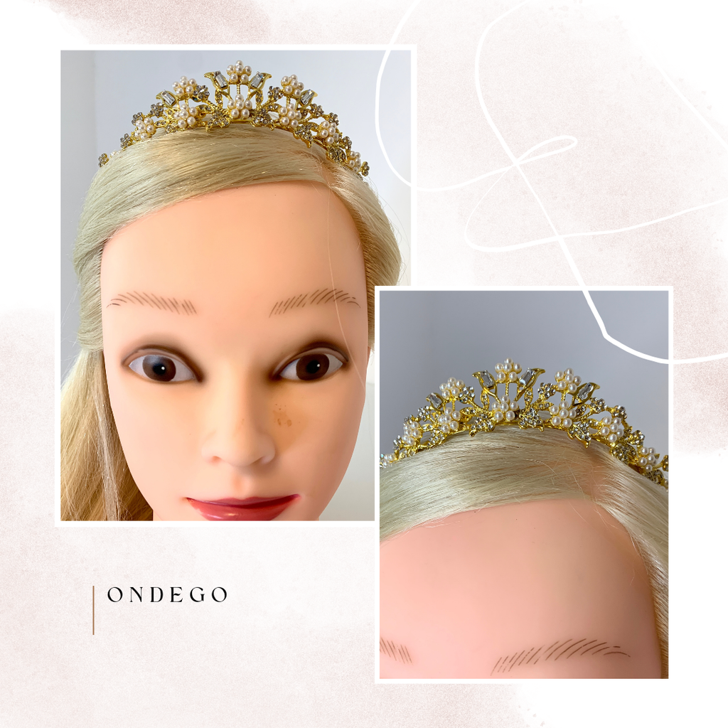 goldenes-perlen-diadema-mit-strass-details-seitliche-ansicht-auf-blondem-modellkopf