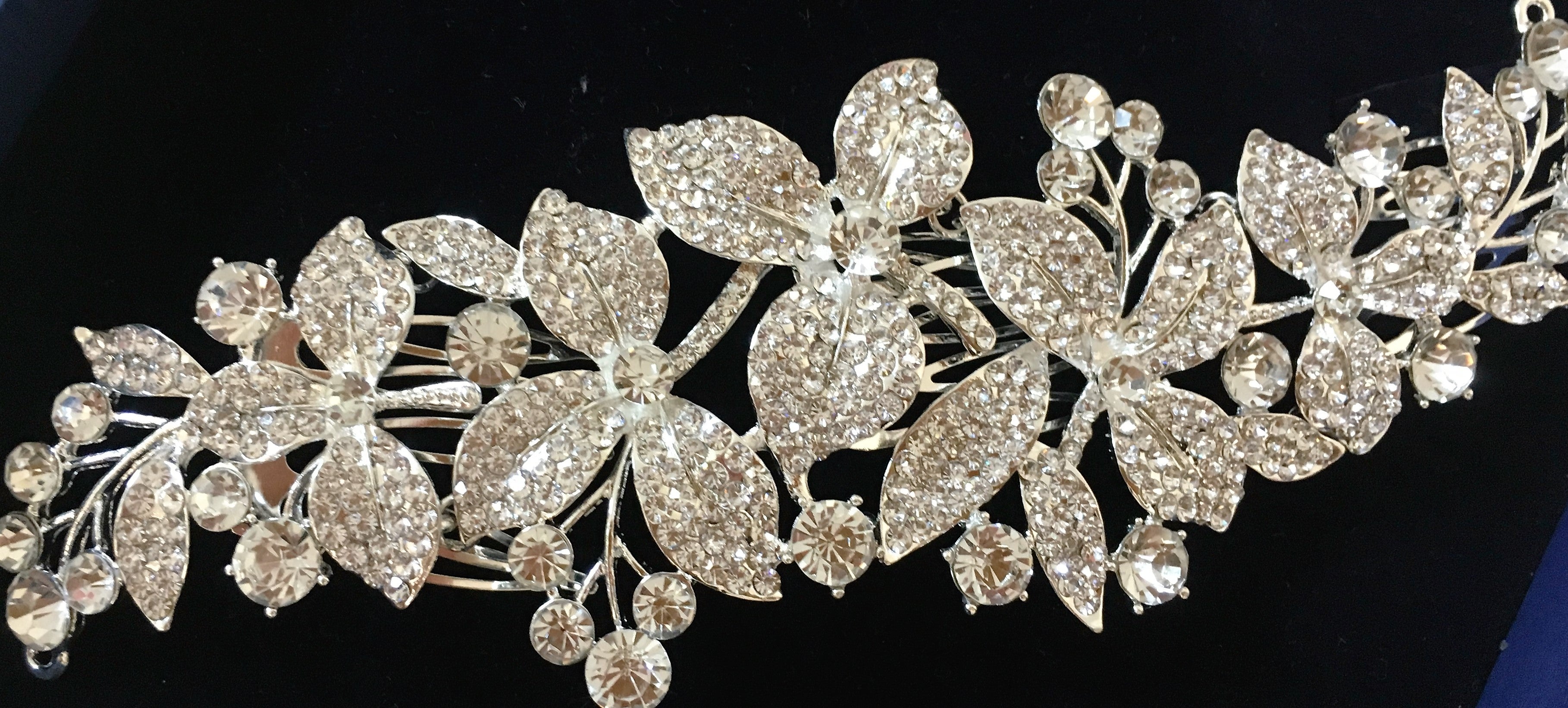 haarkamm-braut-silber-funkelnde-strass-steine-blumen-design