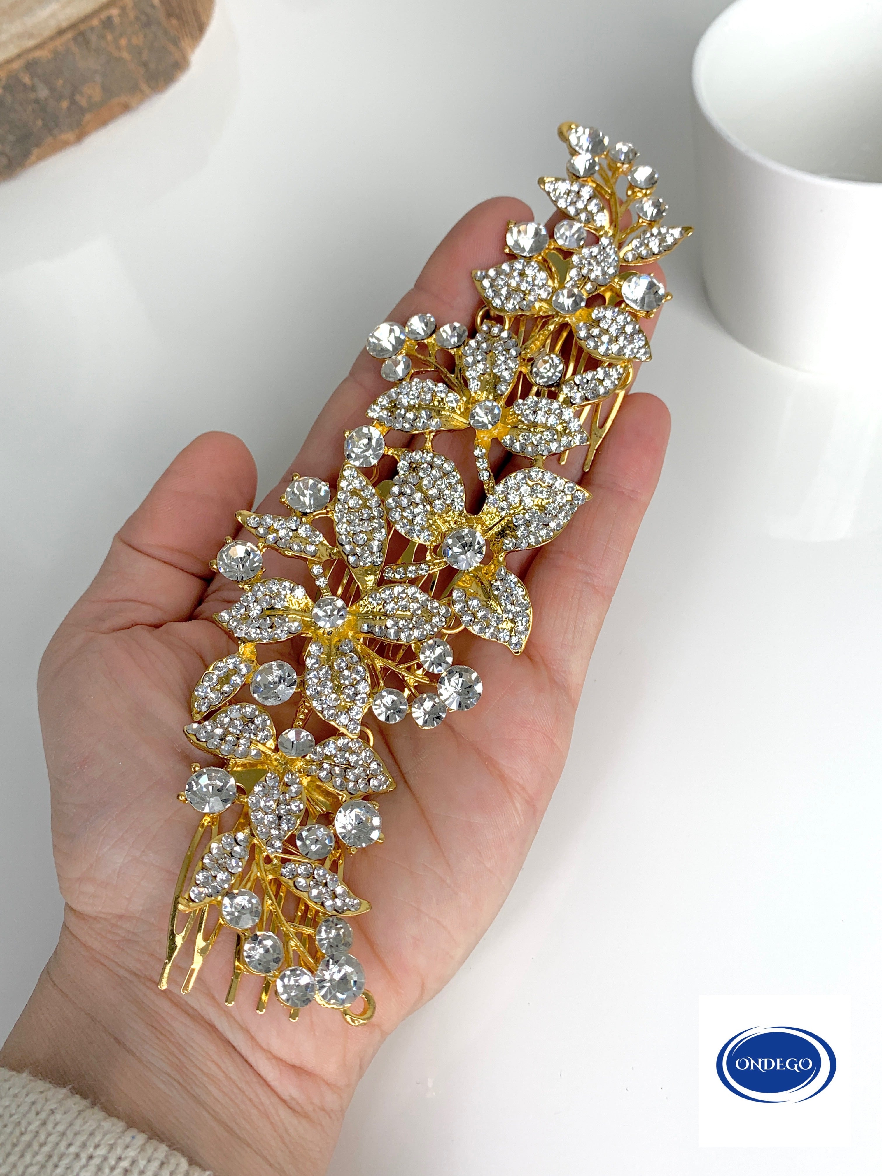 haarkamm-gold-brautfrisur-elegant-strass-hochzeit