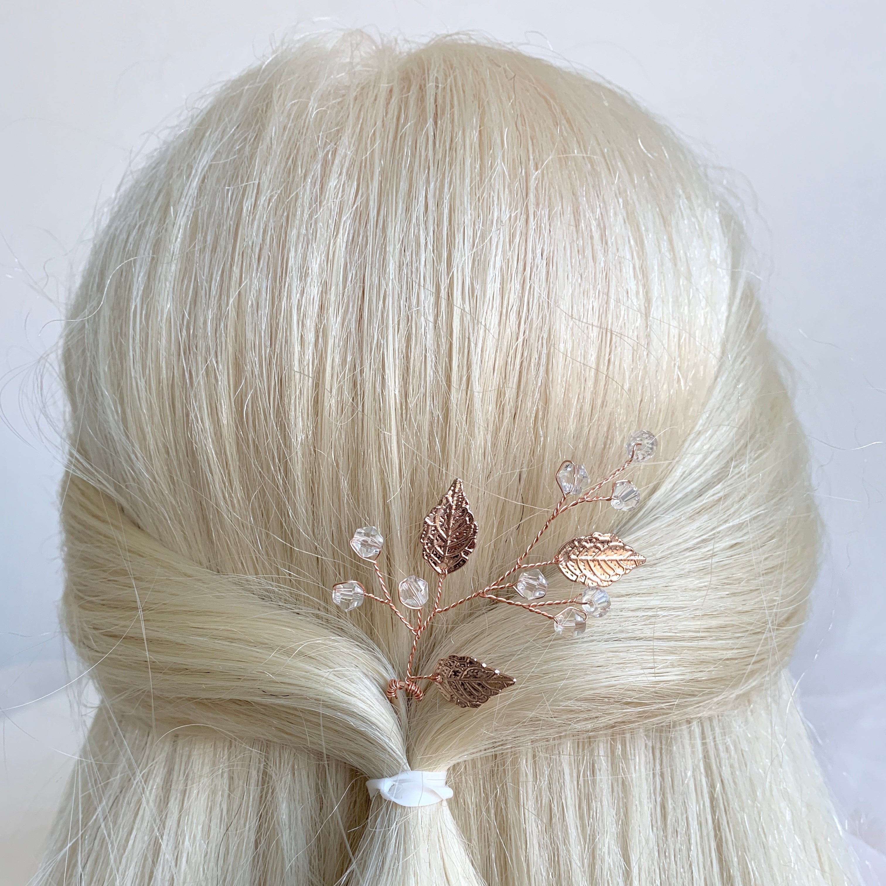 haarnadel-rosegold-mit-blaettern-und-kristallperlen