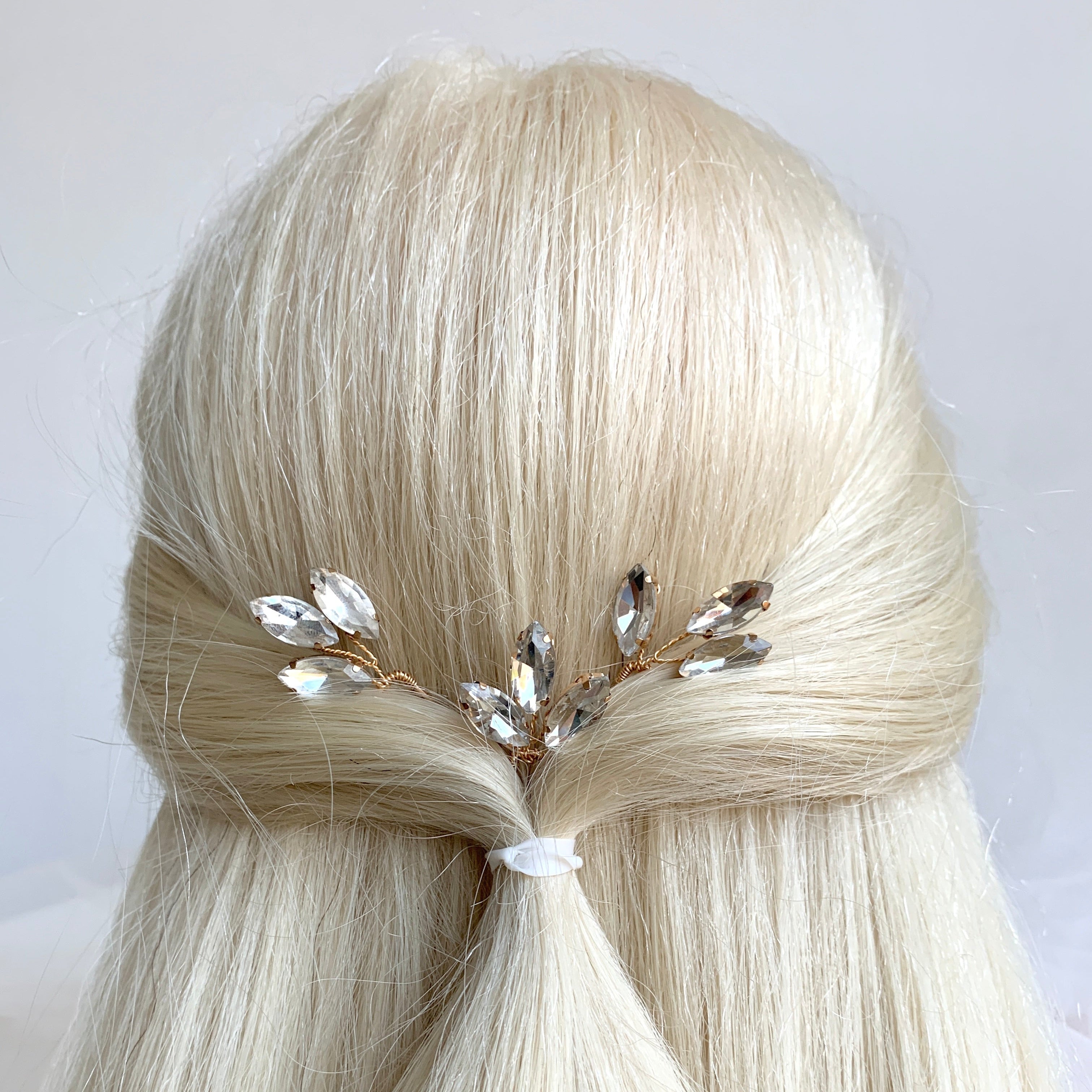 haarnadeln-gold-hochzeit-mit-kristall-blaettern