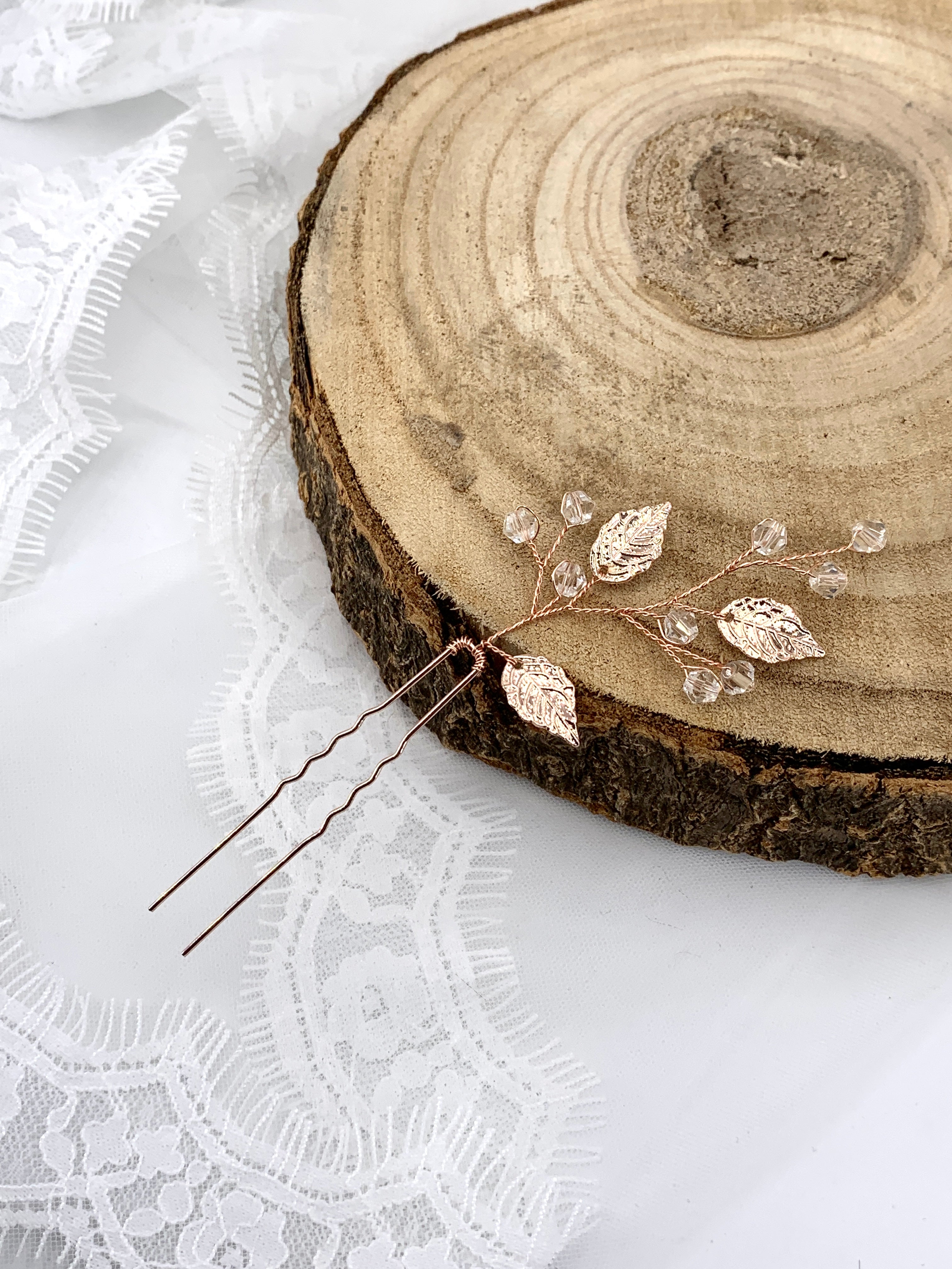 haarschmuck-rosegold-brautfrisur-mit-blaettern-und-steinen