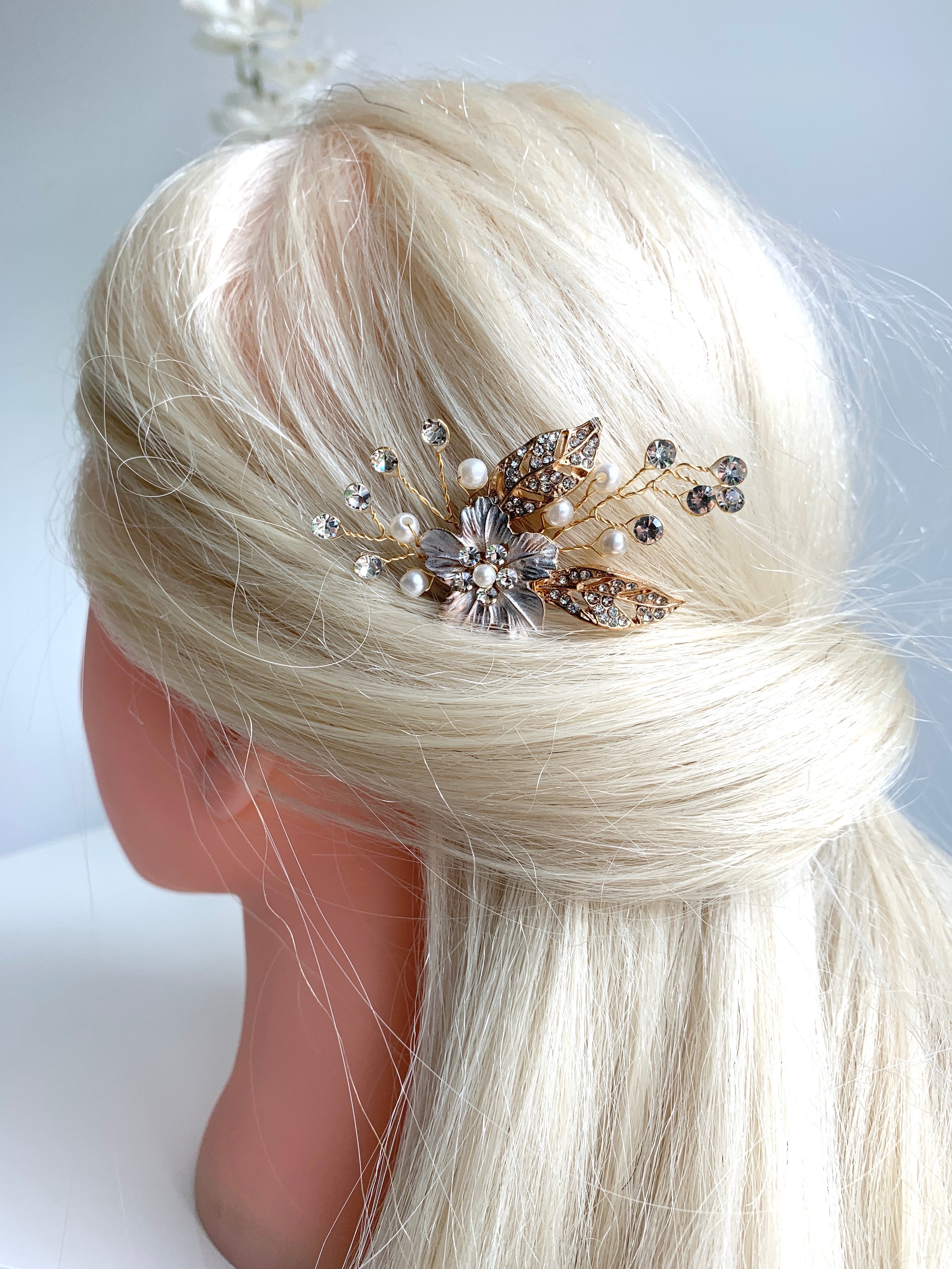 hochzeit-haarnadel-gold-mit-kristallen-und-bluete