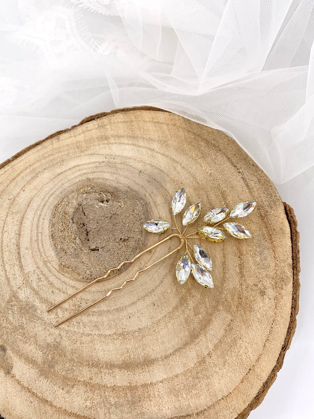 hochzeit-haarschmuck-gold-mit-klaren-kristallblaettern