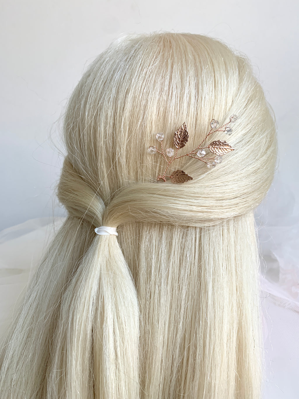 hochzeit-haarschmuck-rosegold-mit-blaetter-design