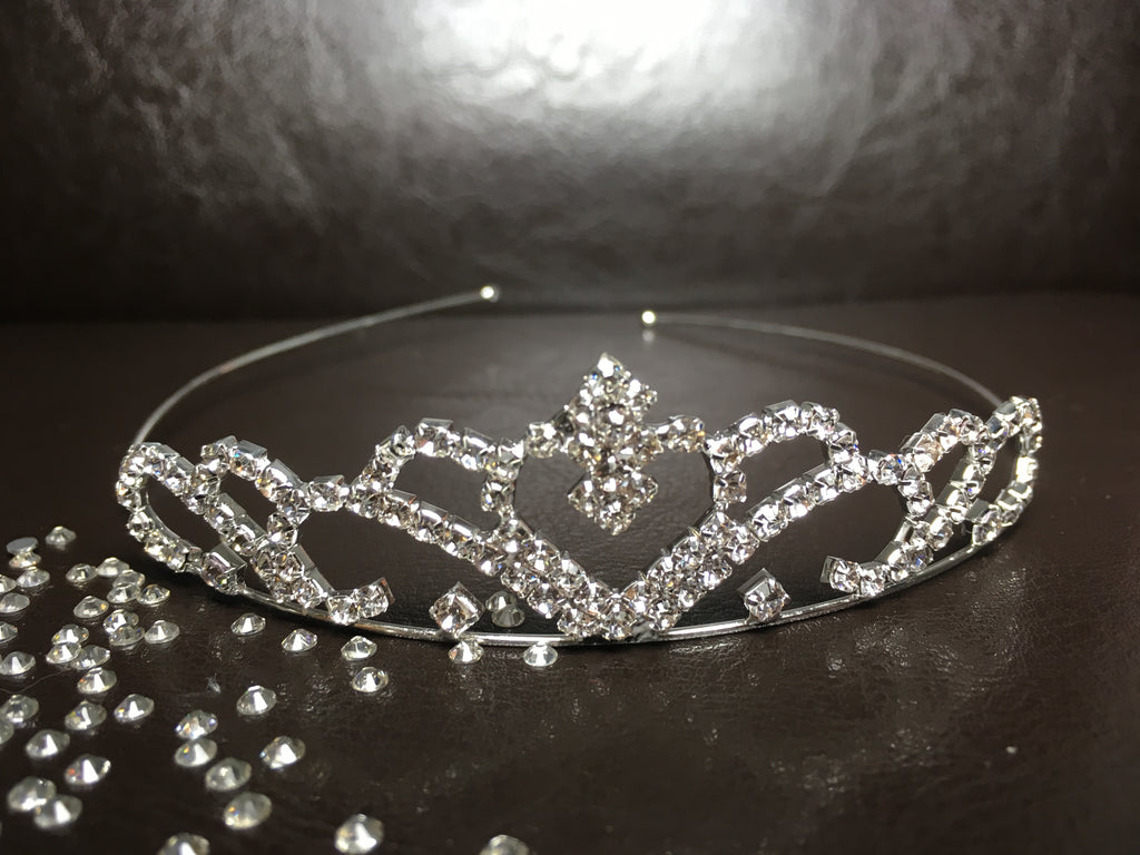 hochzeits-diadem-mit-herzdesign-und-kristallbesatz