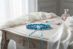 hochzeits-strumpfband-blau-satinband-perle-freigestellt