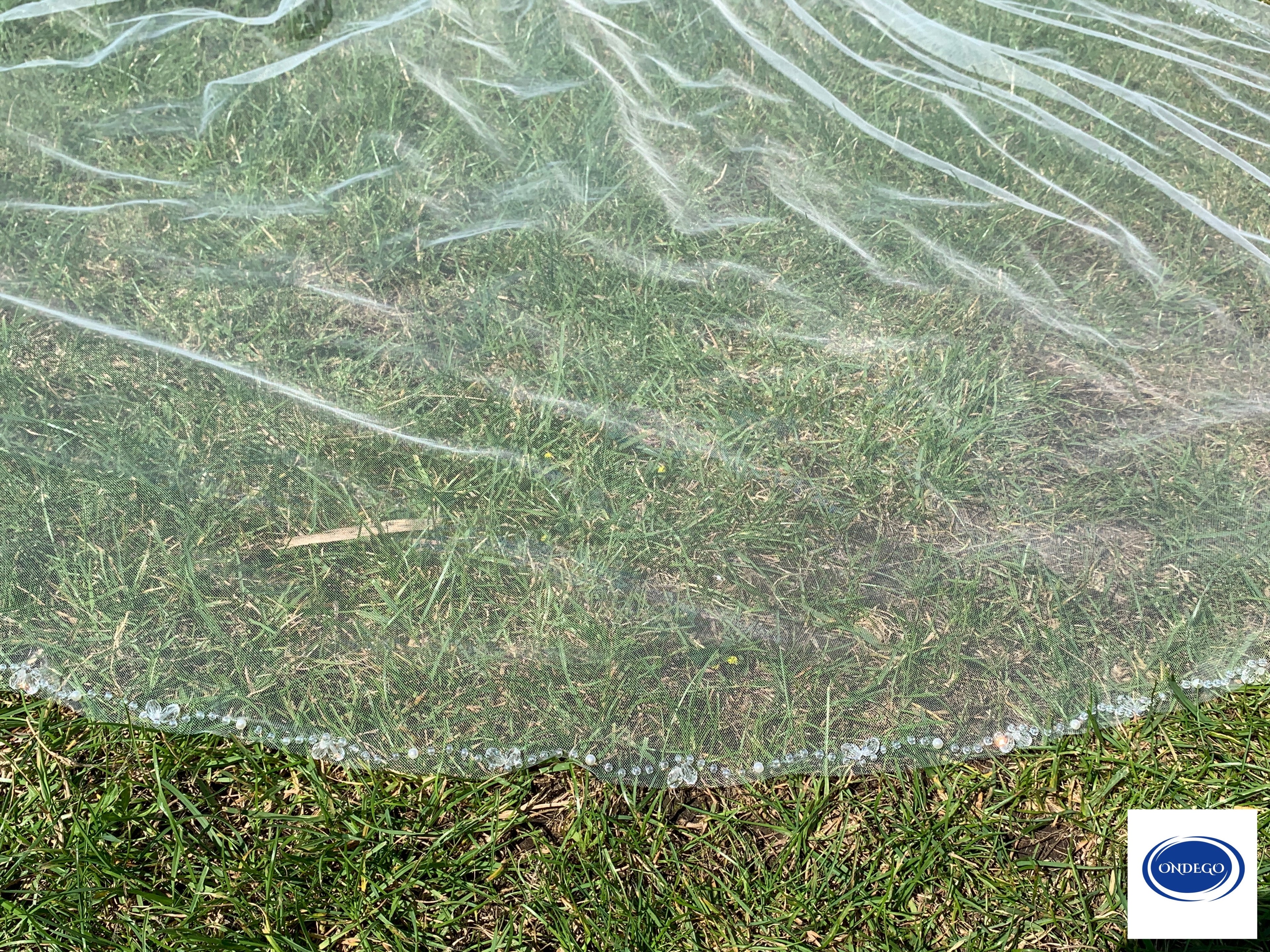 hochzeitschleier-weiss-lang-feiner-tuell-elegant-braut