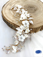 hochzeitsfrisur-haarkamm-blumen-gold