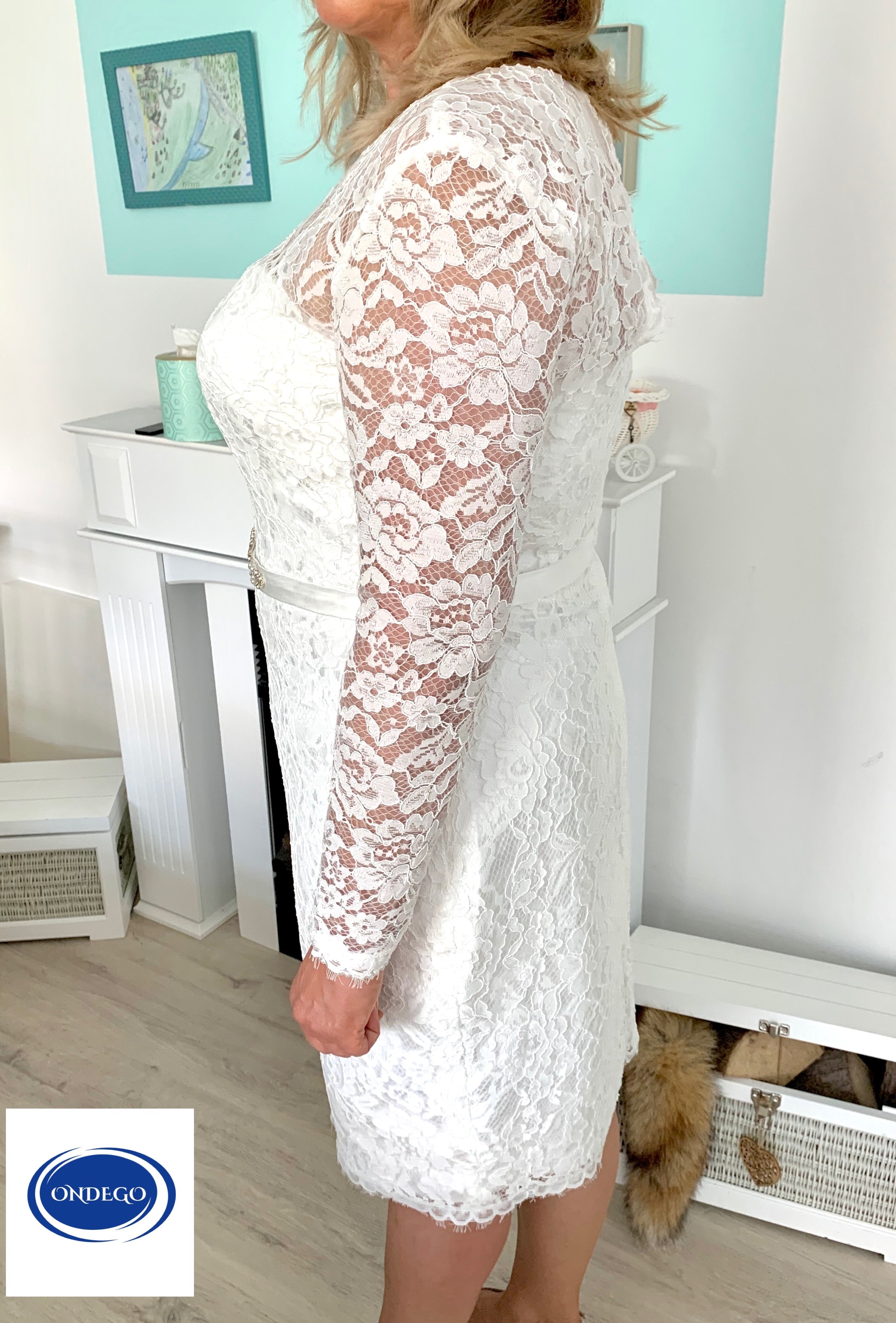 hochzeitskleid-fuer-standesamt-spitze-front