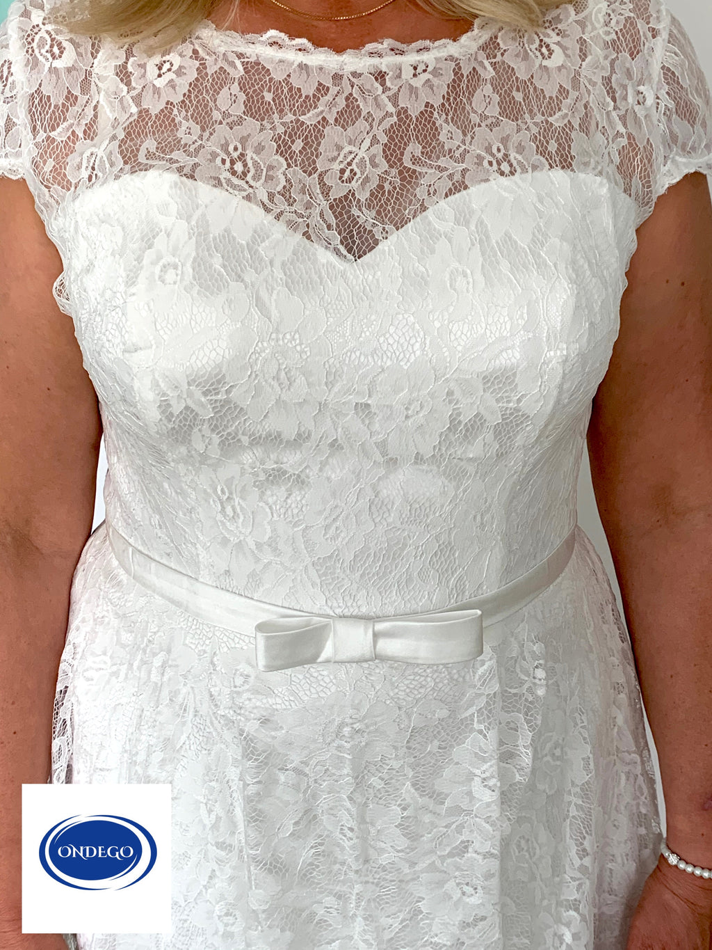 hochzeitskleid-spitze-mit-taillenband-seite