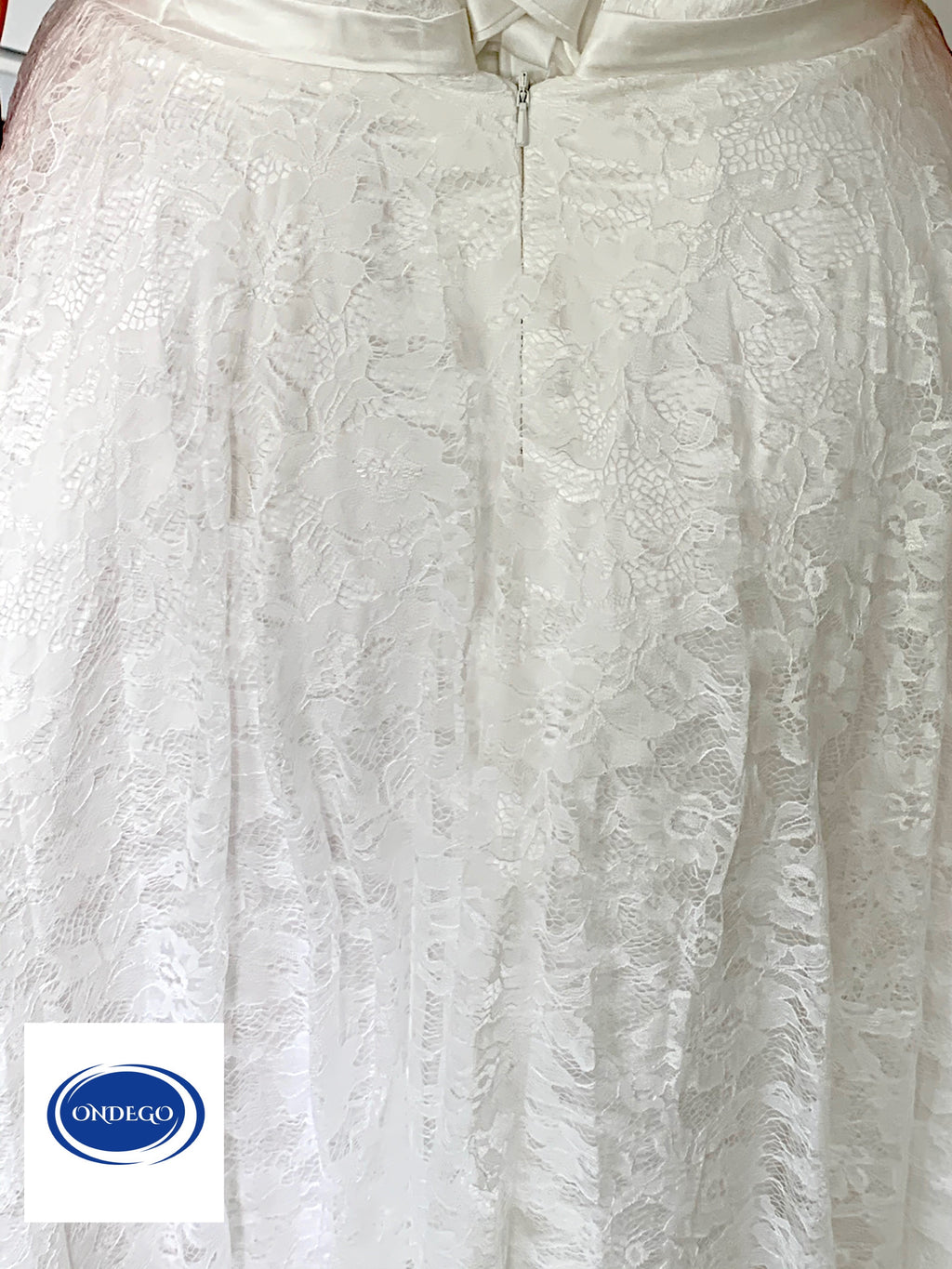 hochzeitskleid-weiss-spitzenkleid-seitlich