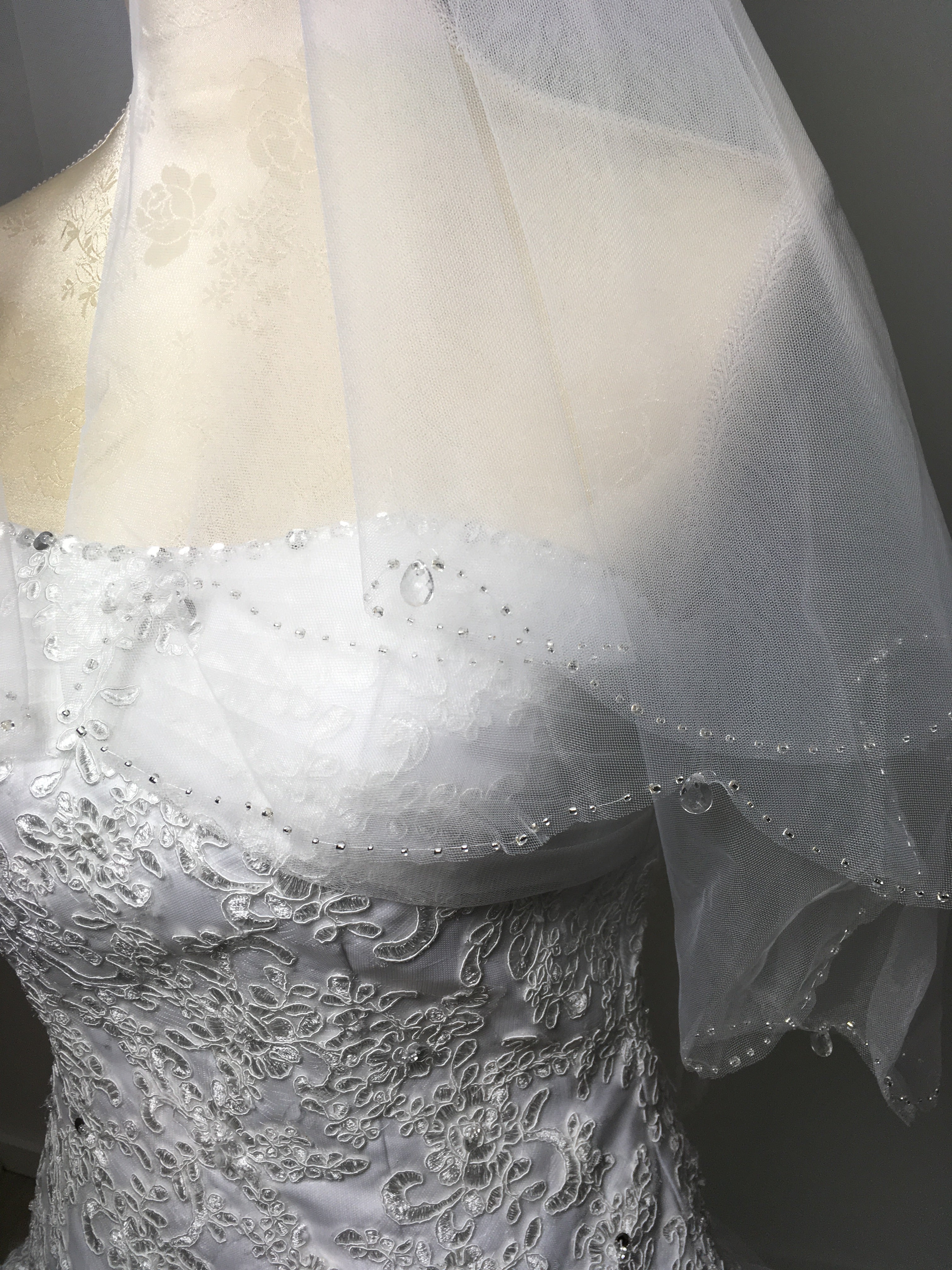 hochzeitsschleier-mit-kristallsteinchen-und-perlen-2-lagig